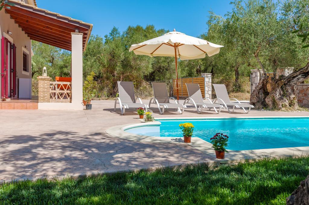 Evalexia Villa - Luxury Villa With Private Pool Near Laganas Perfect For Groups By Villa Mana Gers Kalamákion Exterior foto